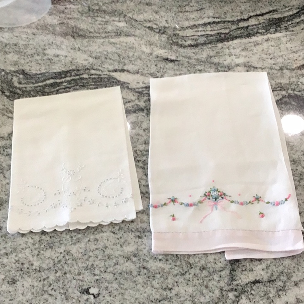 Lot Of 2 Vintage Kitchen Towels!